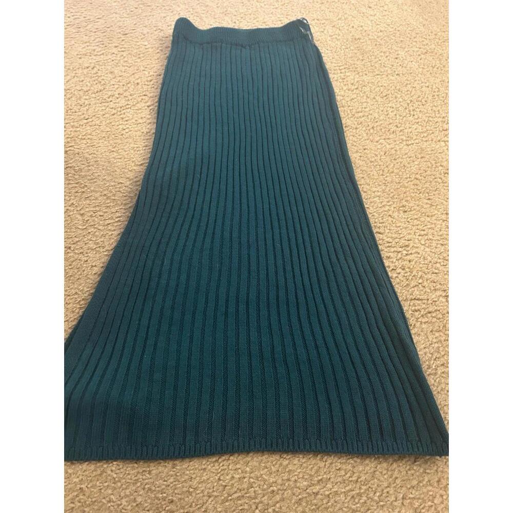 C33 Skirt SHEIN  sweater look like size small woman  slit on side